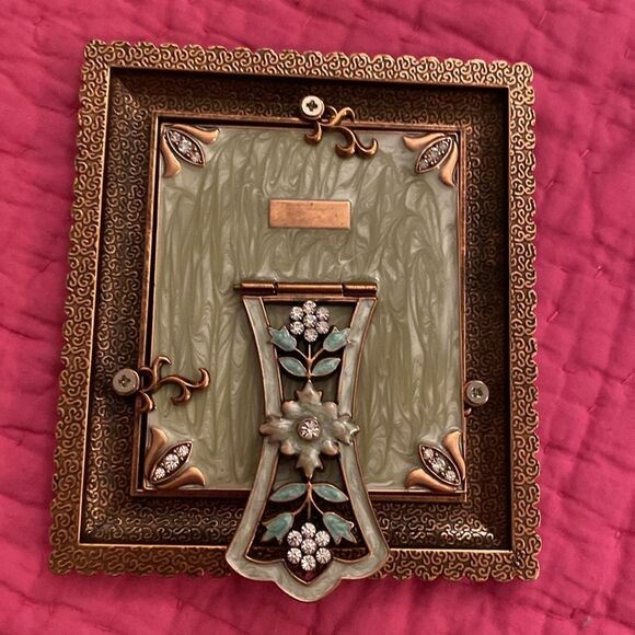 Elegant Cream and Silver Photo Frame - Picture 7 of 7